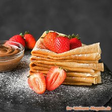 Low-Carb-Crepes mit Schoko-Nuss-Creme und Erdbeeren