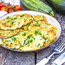 Low Carb Zucchini-Käse-Pancakes