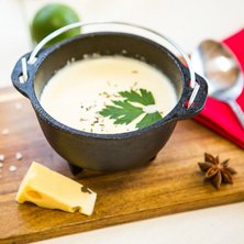 Vegetarische Low Carb Käsesuppe