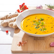 Scharfe Low Carb Kürbis-Ingwer-Suppe