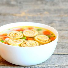 Low Carb Gemüsesuppe mit Pfannkuchen