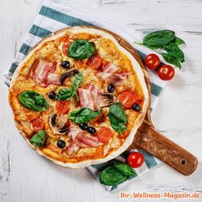 Low-Carb-Pizza mit Pilzen und Speck