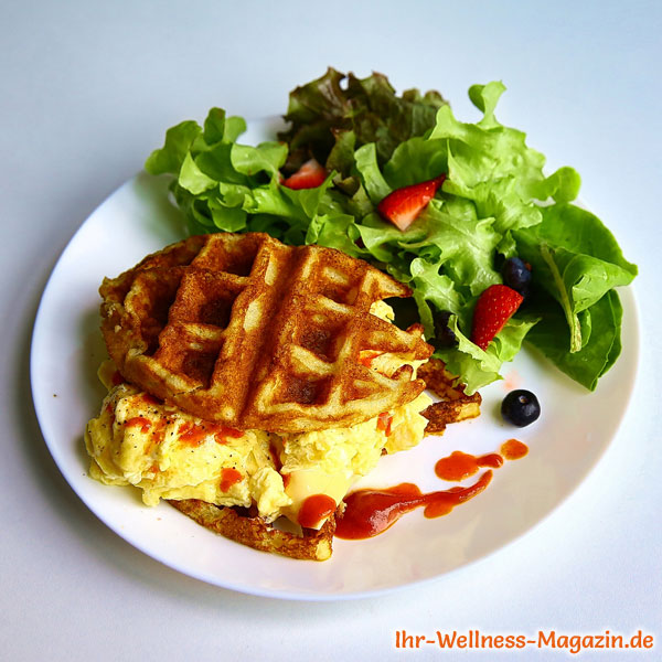 Protein Skyr Waffeln Mit Ruhrei Und Salat Low Carb Eiweiss Waffel Rezept