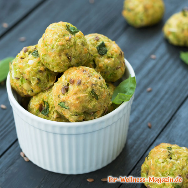 Zucchini-Käse-Bällchen - Low-Carb-Fingerfood-Rezept