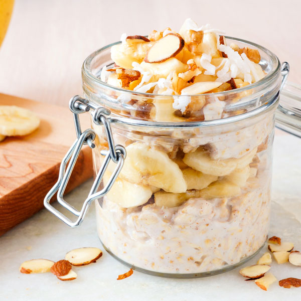 Low Carb Overnight Oats Mit Banane Und Nussen Gesundes Rezept Furs Fruhstuck